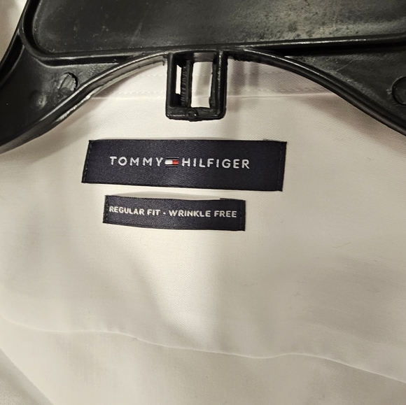 Tommy Hilfiger Men's Classic White Regular Fit  Shirt Size 15 1/2 34/35 - Picture 2 of 7
